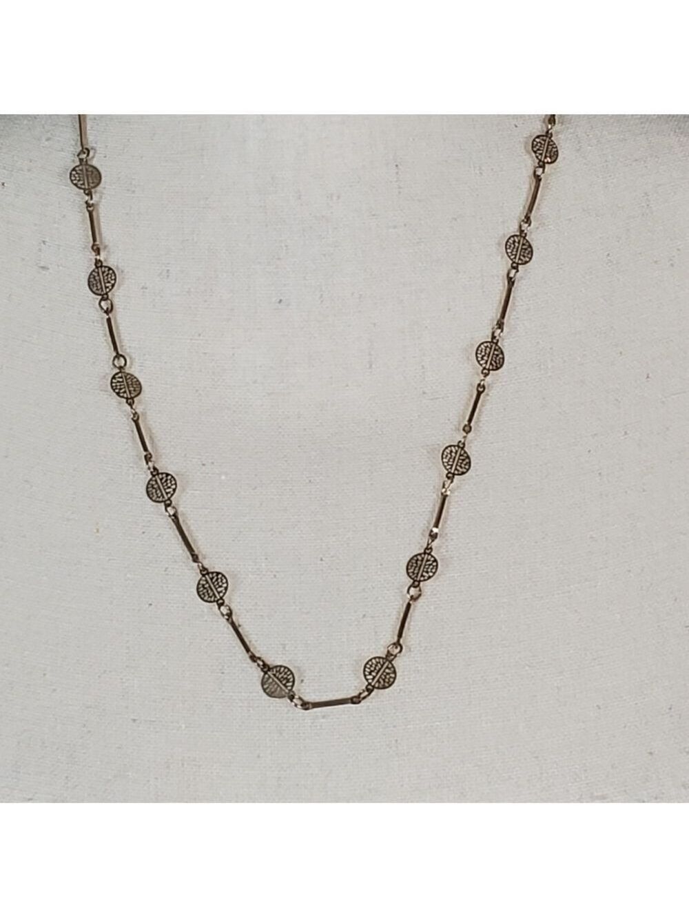 Necklace, gold with alternating bars and medallions